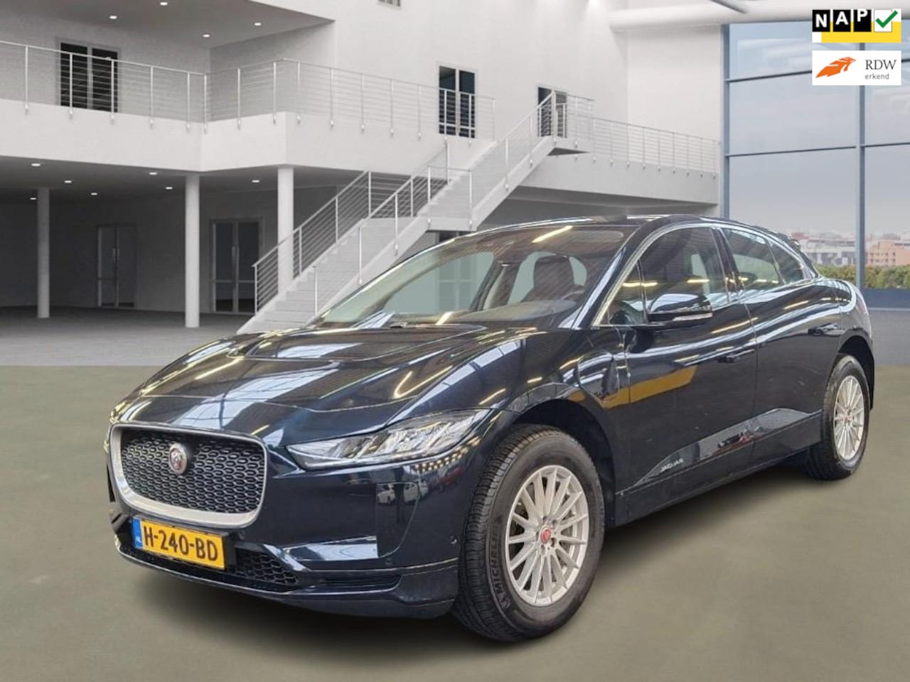 Jaguar I-PACE - EV400 Business Edition S 90 kWh | SOH 90% | Panoramadak | Meridian | Leder | Camera | Stoe - AutoWereld.nl