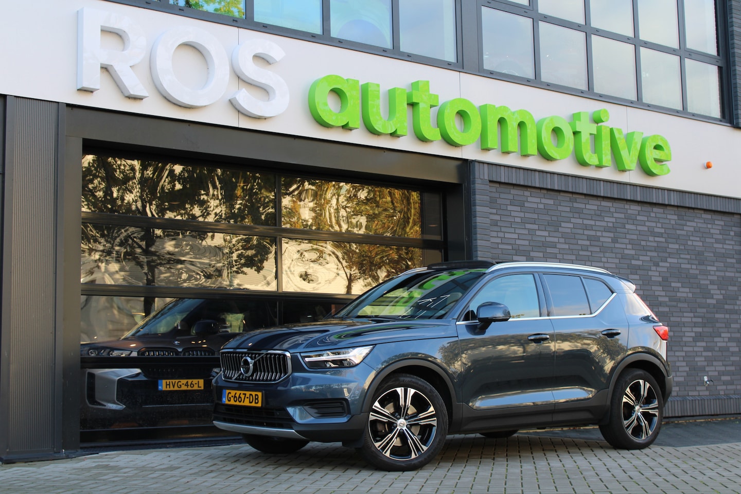 Volvo XC40 - 2.0 T4 Inscription | NAP! | PANO | ACC | 360 | ACHTERBANK VERWARMD | ELEK.TREKHAAK | - AutoWereld.nl