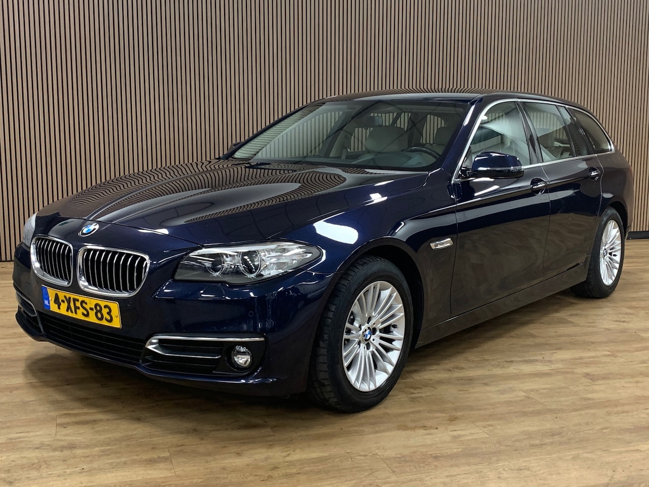 BMW 5-serie Touring - 520i Last Minute Edition|Automaat|Climate Control|Navigatie| - AutoWereld.nl