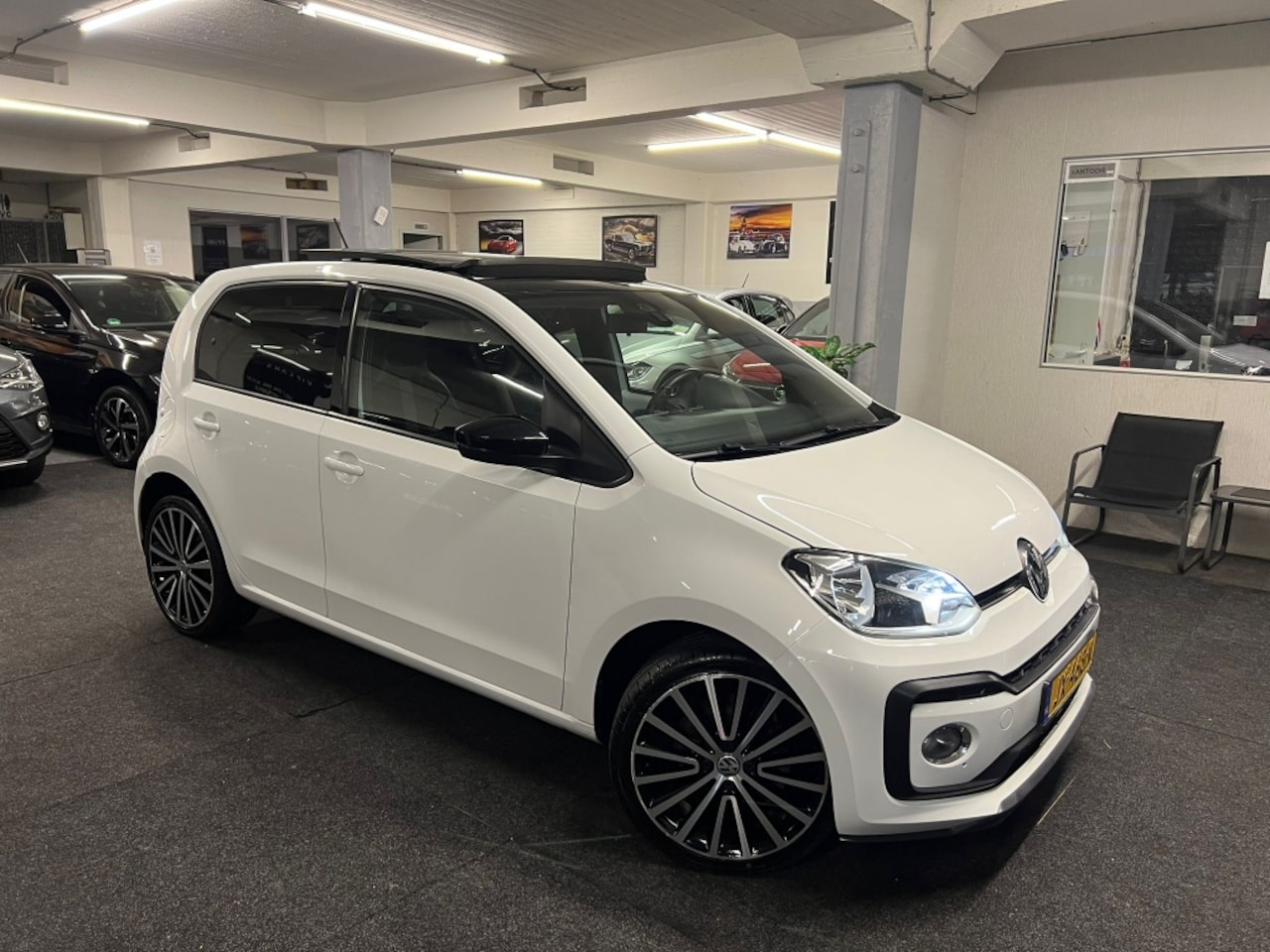 Volkswagen Up! - 1.0 move up! BlueM.*Schuifdak*Camera*Facelift*5drs - AutoWereld.nl