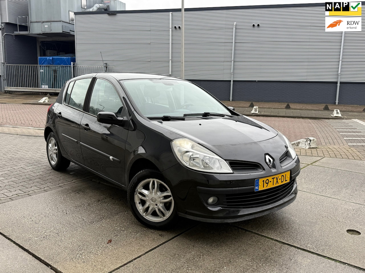 Renault Clio - 1.6-16V Privilège AUTOMAAT AIRCO Volledig onderhouden - AutoWereld.nl