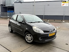 Renault Clio - 1.6-16V Privilège AUTOMAAT AIRCO Volledig onderhouden