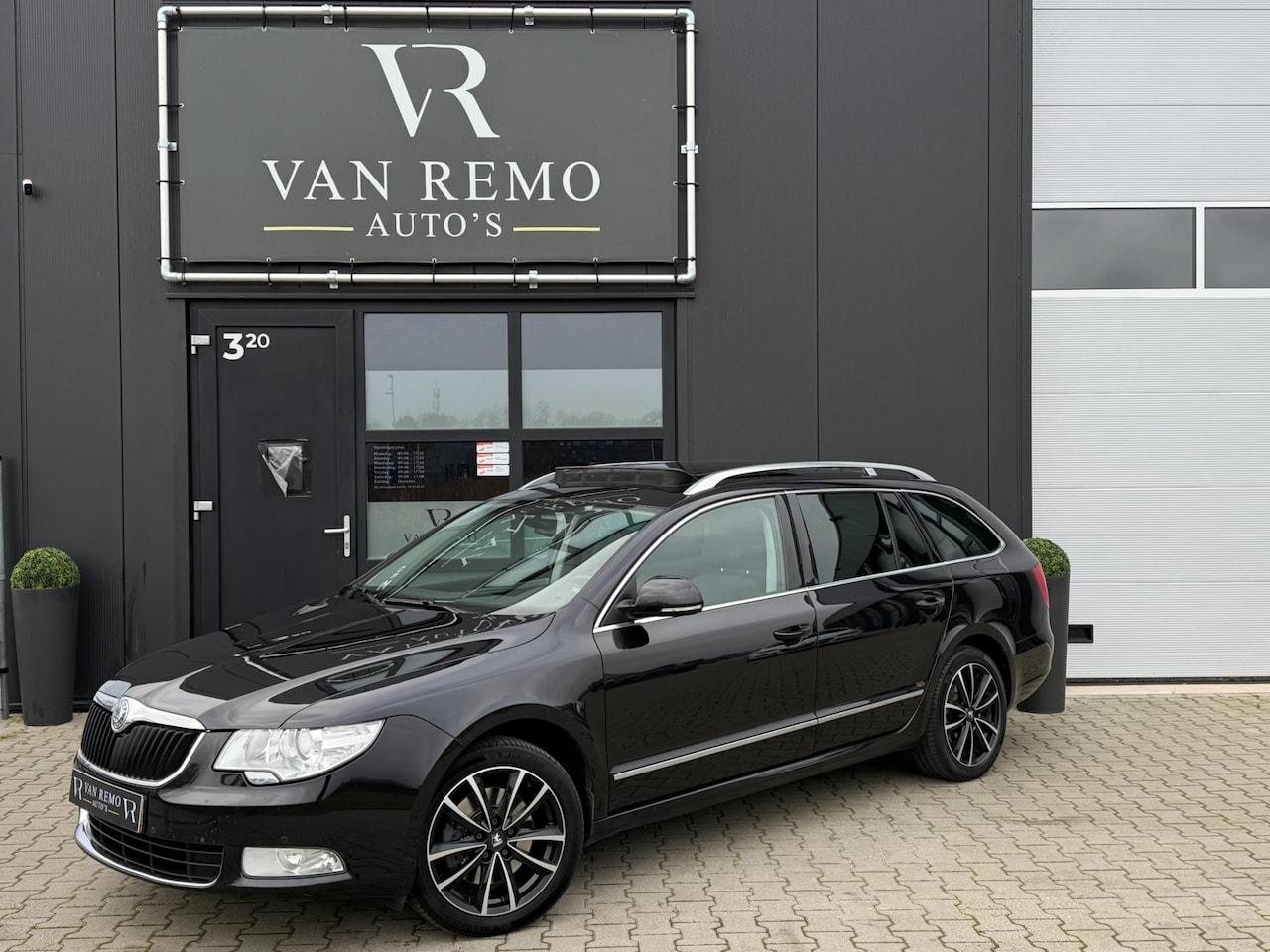 Skoda Superb Combi - 2.0 TDI DSG|Clima|Pano|Navi|Xeonon|Vol! - AutoWereld.nl