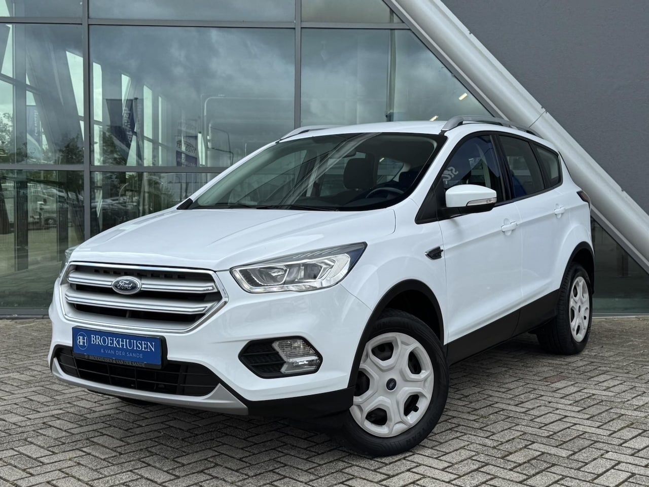 Ford Kuga - 1.5 EcoBoost Trend Ultimate Camera / Navigatie / Cruise Control / Nieuwe Banden ! - AutoWereld.nl