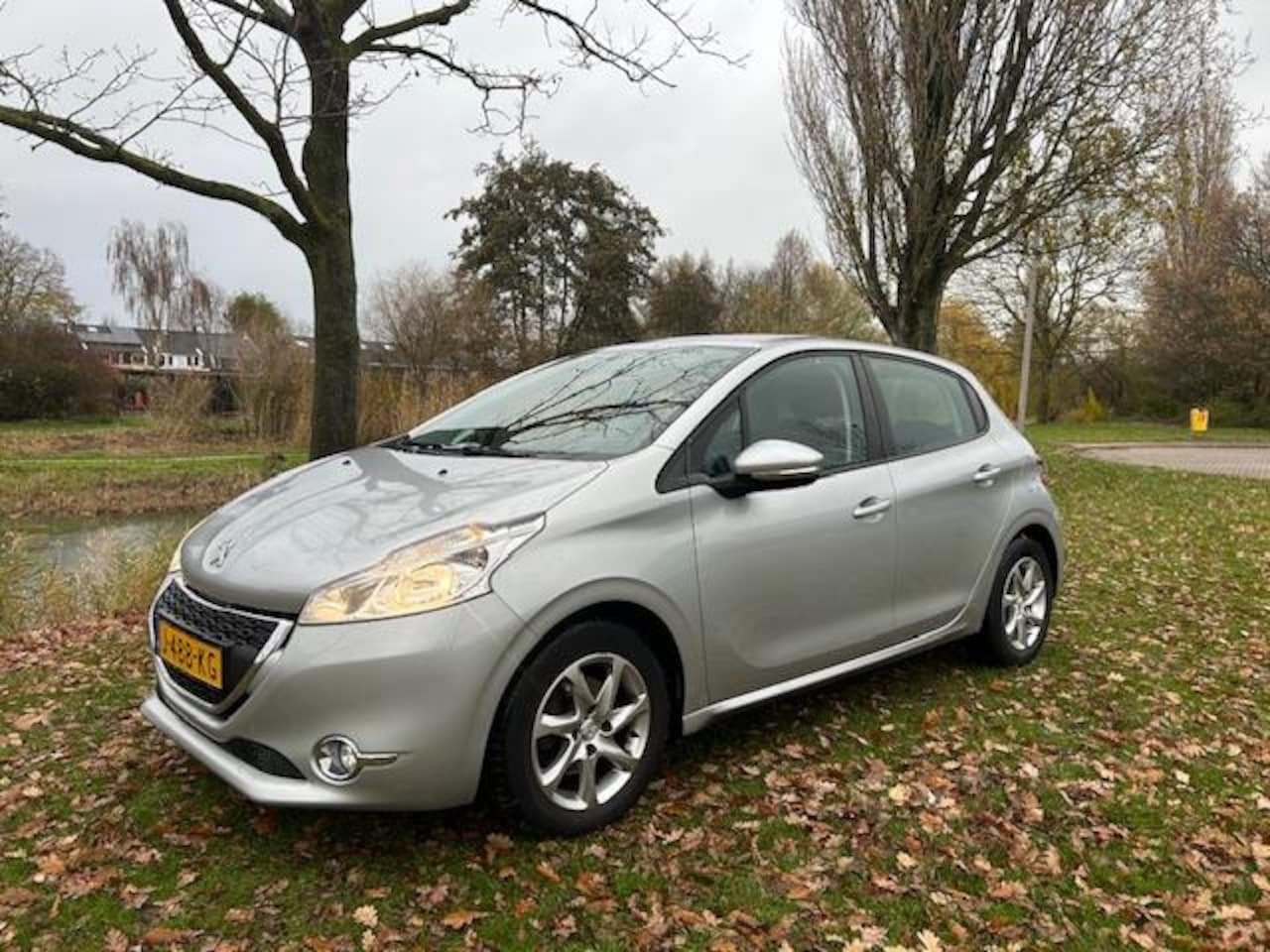 Peugeot 208 - 1.2 Vti Allure 1.2 VTi Allure, Stoelverw, Trekhaak, Navi, Winterset - AutoWereld.nl