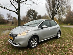 Peugeot 208 - 1.2 VTi Allure, Stoelverw, Trekhaak, Navi, Winterset