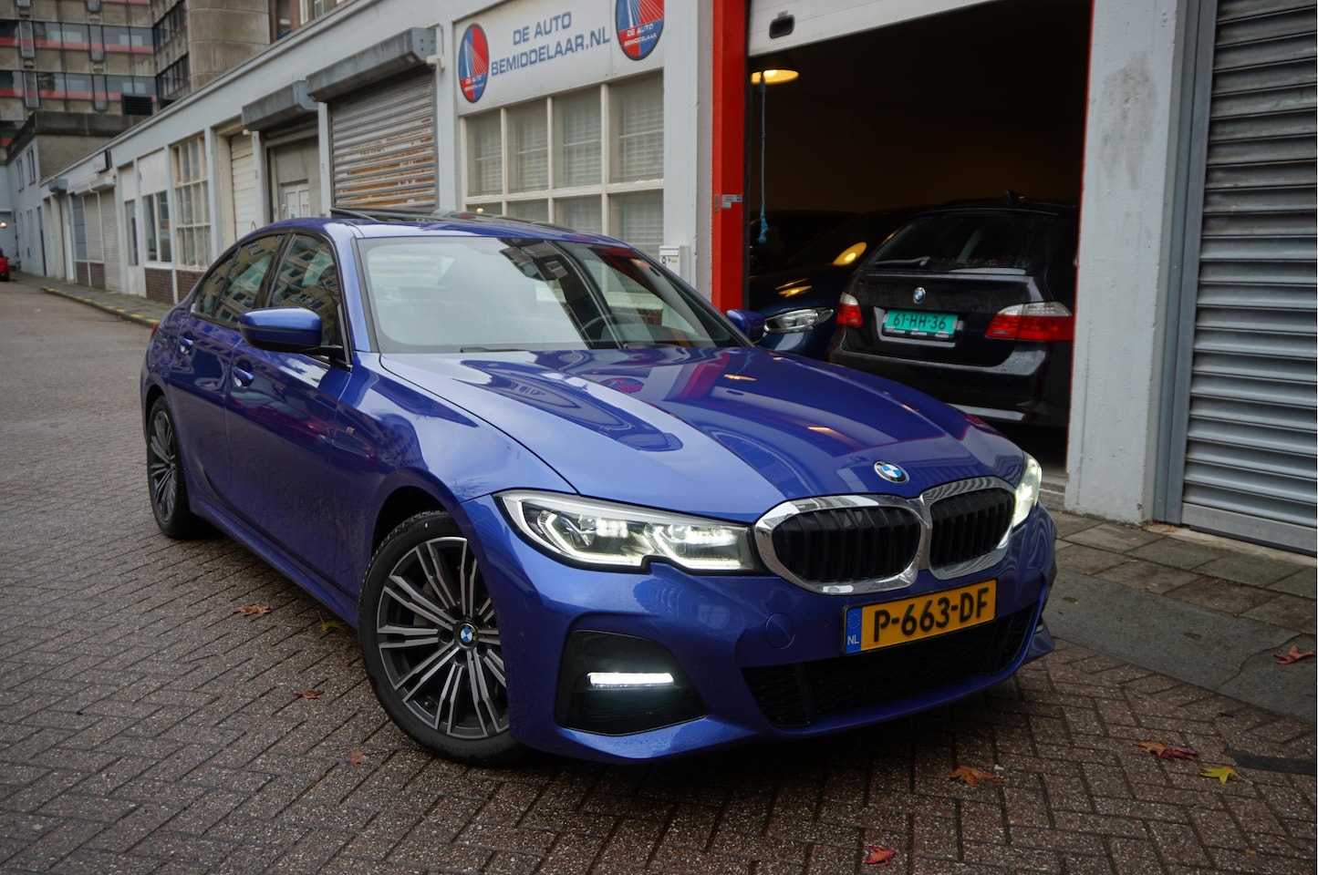 BMW 3-serie - 330i Business Edition Plus M-SPORT | BTW | NL AUTO | LASER | LEER | PANORAMADAK | BMW Deal - AutoWereld.nl