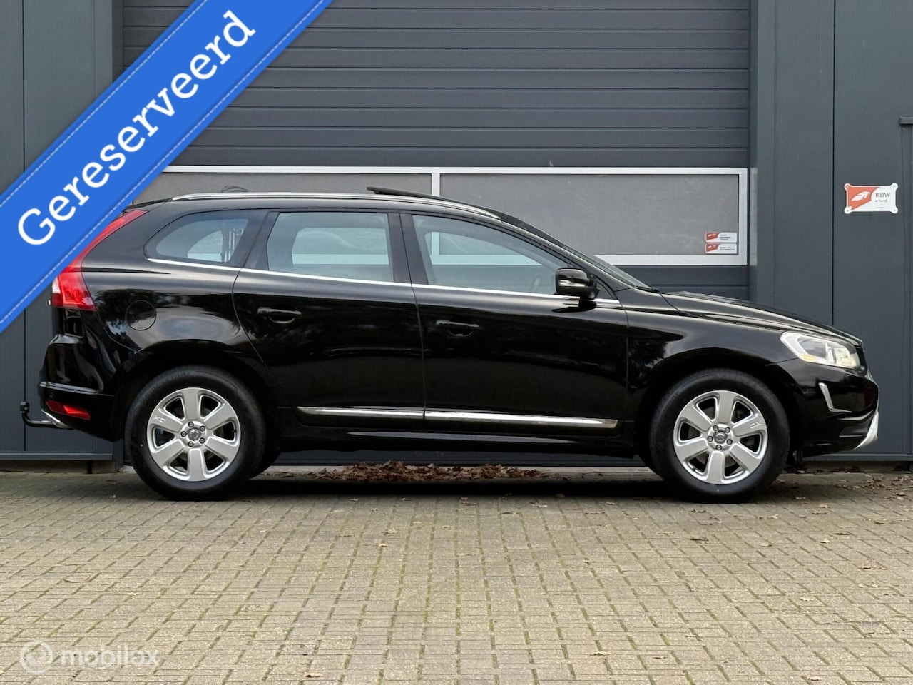 Volvo XC60 - 2.4 D5 AWD 215pk Summum -Trekhaak-Panoramadak-Camera-Blis - AutoWereld.nl
