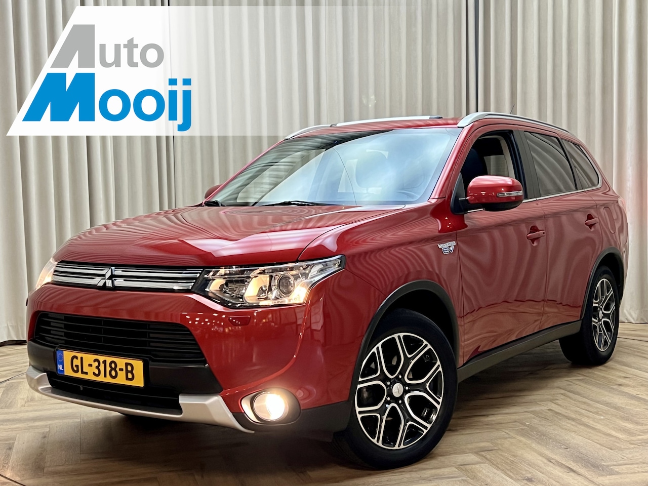 Mitsubishi Outlander - 2.0 PHEV Limited Edition X-Line / Leder / Schuifdak / Xenon / Trekhaak / DAB / Camera / Pr - AutoWereld.nl