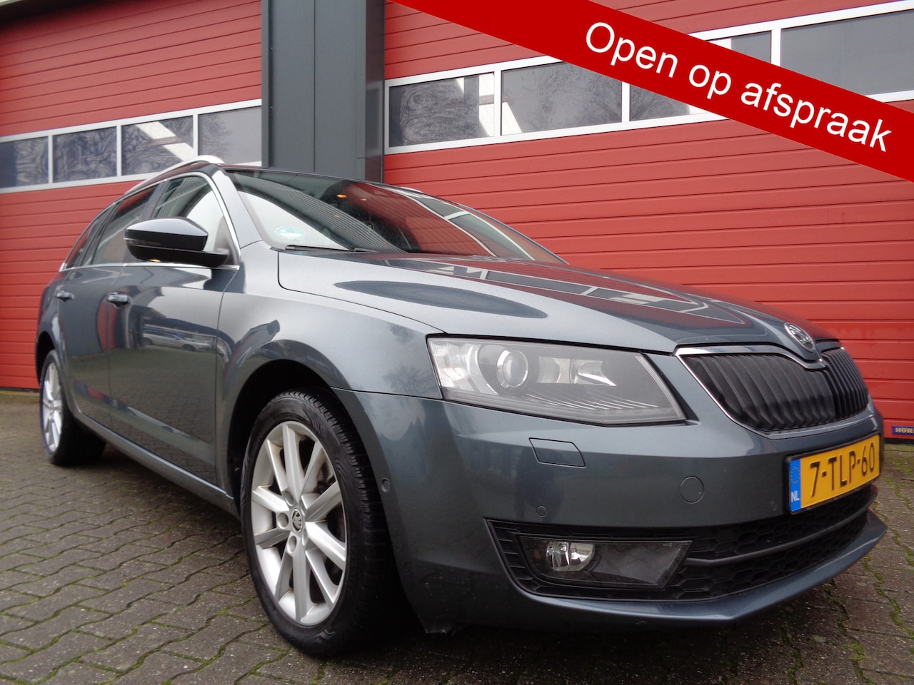 Skoda Octavia Combi - 1.6 TDI Greentech Elegance Businessline 105PK Xenon Clima Cruise LMV Pano-Dak Trekhaak NL- - AutoWereld.nl