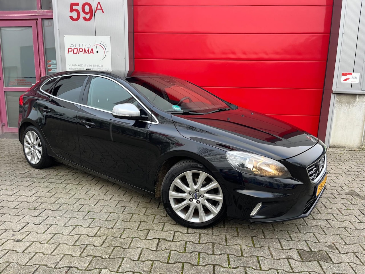 Volvo V40 - 1.6 D2 114pk R-Design Business Pack Pro / 17"LM / Navi / Cruise control / Parkeersensoren - AutoWereld.nl