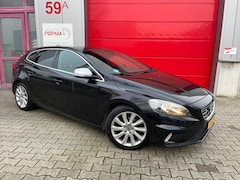 Volvo V40 - 1.6 D2 114pk R-Design Business Pack Pro / 17"LM / Navi / Cruise control / Parkeersensoren