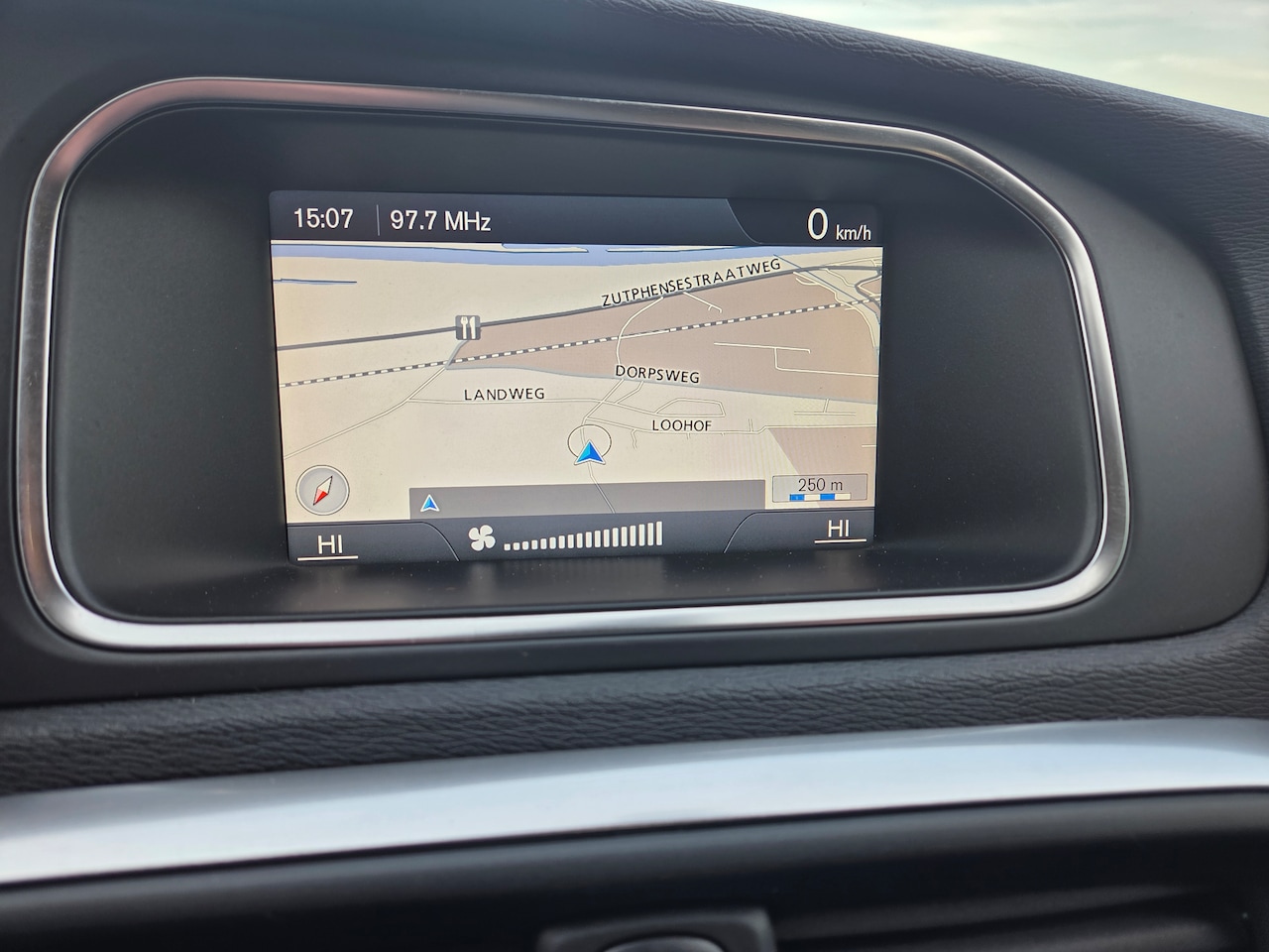 Volvo V40 - 1.6 T3 Momentum Dealer kwaliteit - AutoWereld.nl