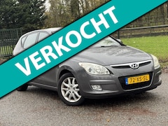 Hyundai i30 - 1.6i Dynamic Luxe /Airco/Nw apk/
