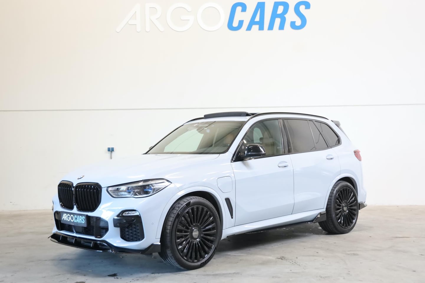 BMW X5 - XDrive45e HIGH Executive FULL OPTIONS !!!! BRUIN LEDER MANSORY 22" GREY NIEUWSTAAT INRUIL - AutoWereld.nl