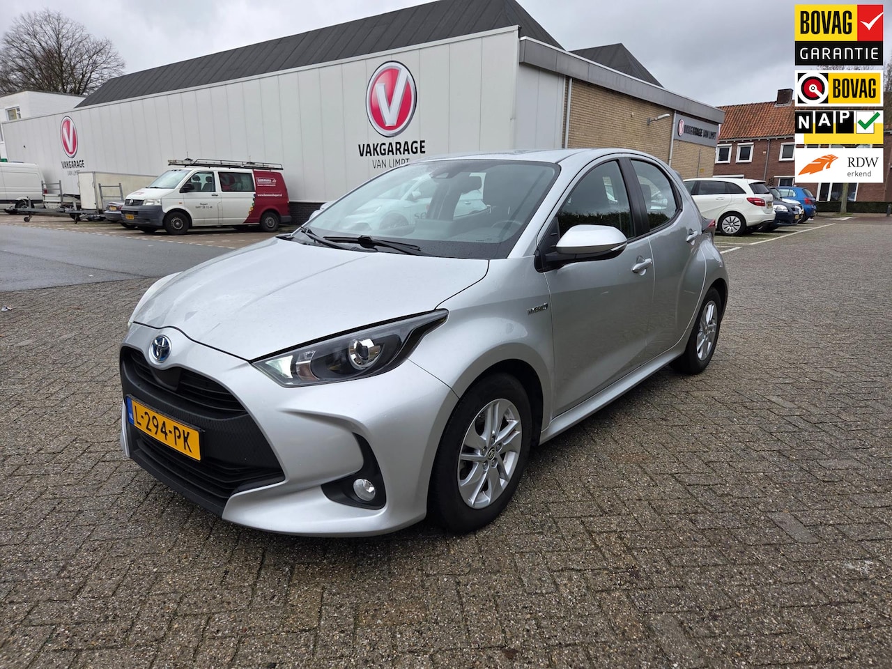 Toyota Yaris - 1.5 Hybrid Active | LM-velgen | Parkeerhulp camera | Climate Controle | Adaptive Cruise Co - AutoWereld.nl
