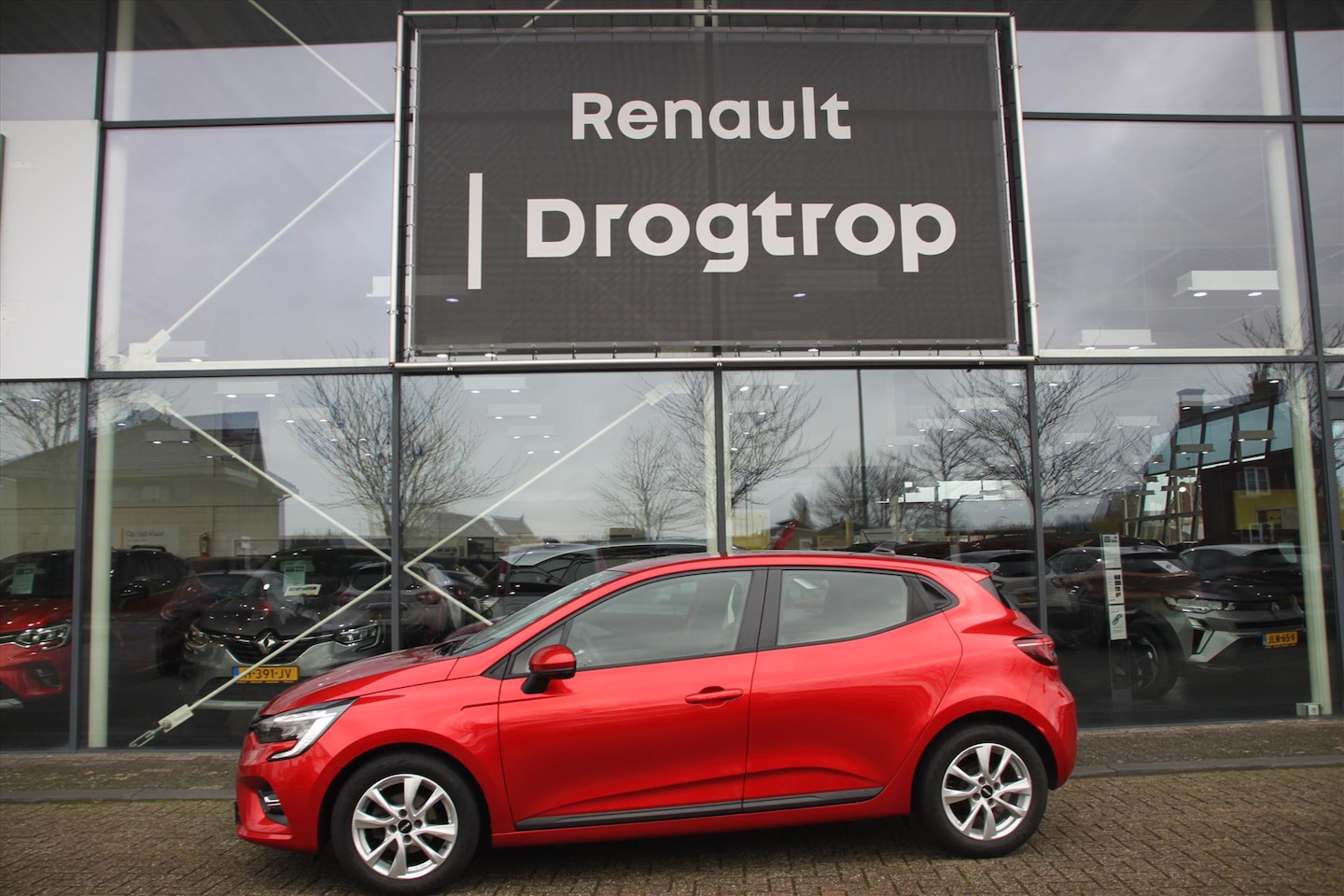 Renault Clio - 90PK-INTENS-66DKM-NAVI-CLIMA-KUIPSTOELEN !!- - AutoWereld.nl