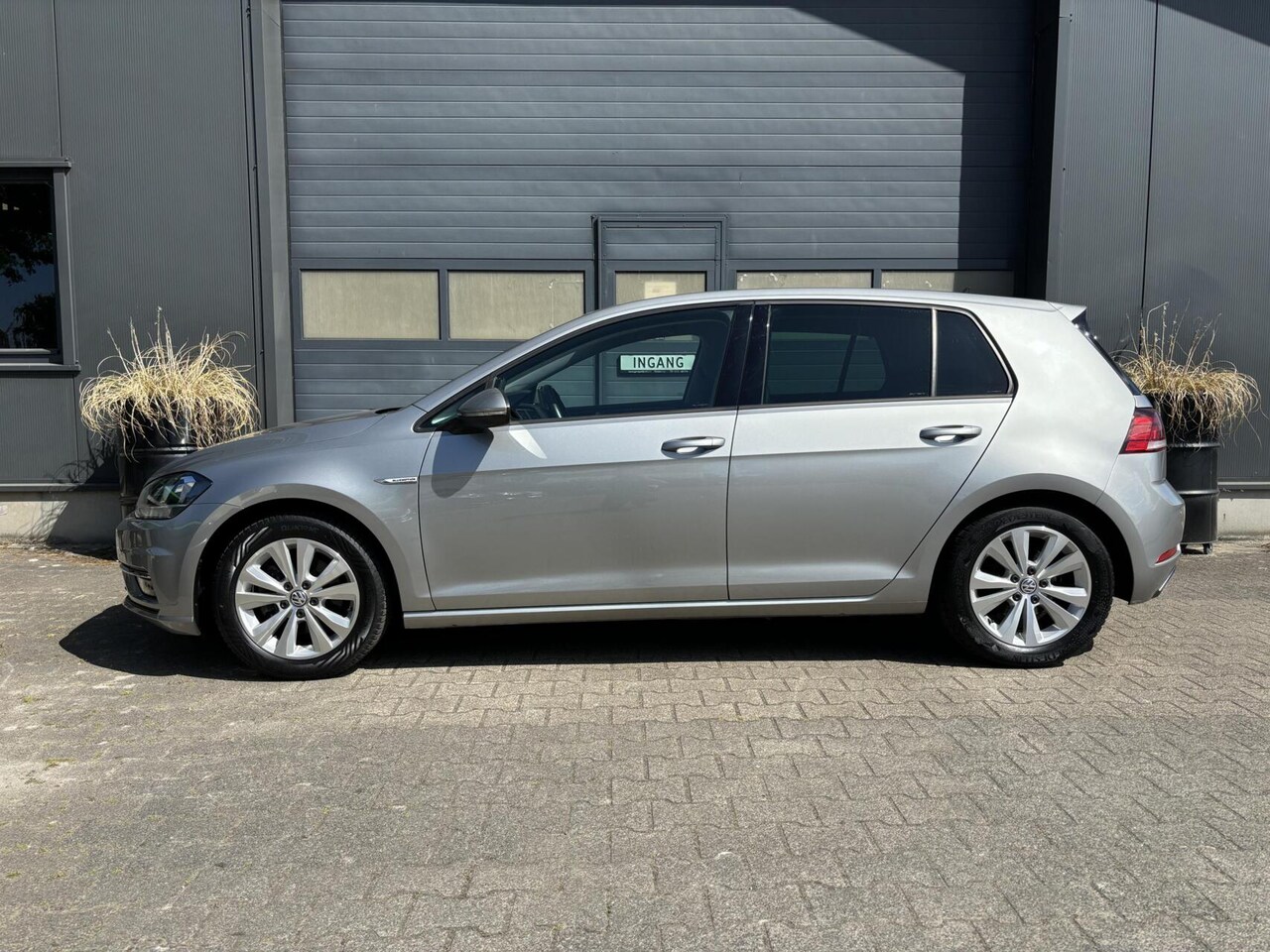 Volkswagen Golf - 1.5 TSI Comfortline Airco/ Adaptieve Cruise Control/ Achteruitrijcamera