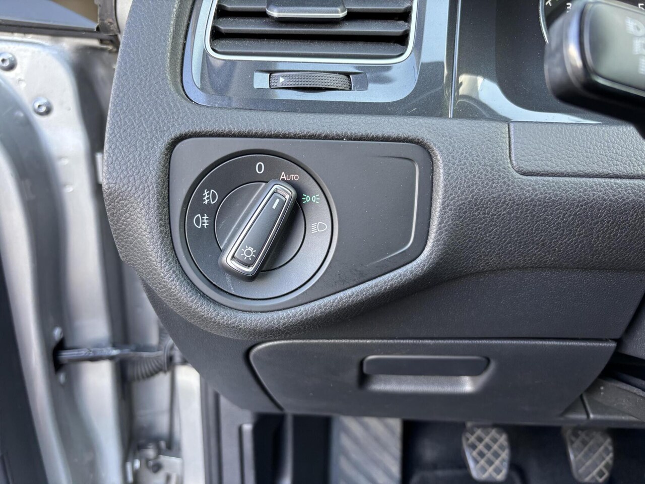 Volkswagen Golf - 1.5 TSI Comfortline Airco/ Adaptieve Cruise Control/ Achteruitrijcamera