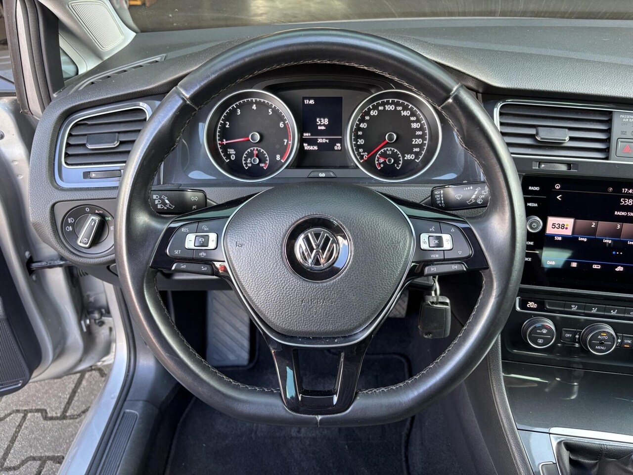 Volkswagen Golf - 1.5 TSI Comfortline Airco/ Adaptieve Cruise Control/ Achteruitrijcamera