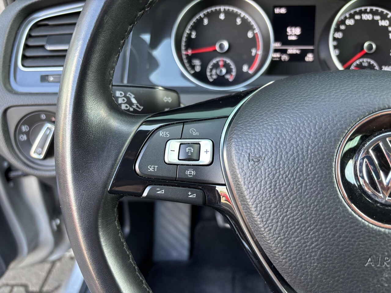 Volkswagen Golf - 1.5 TSI Comfortline Airco/ Adaptieve Cruise Control/ Achteruitrijcamera