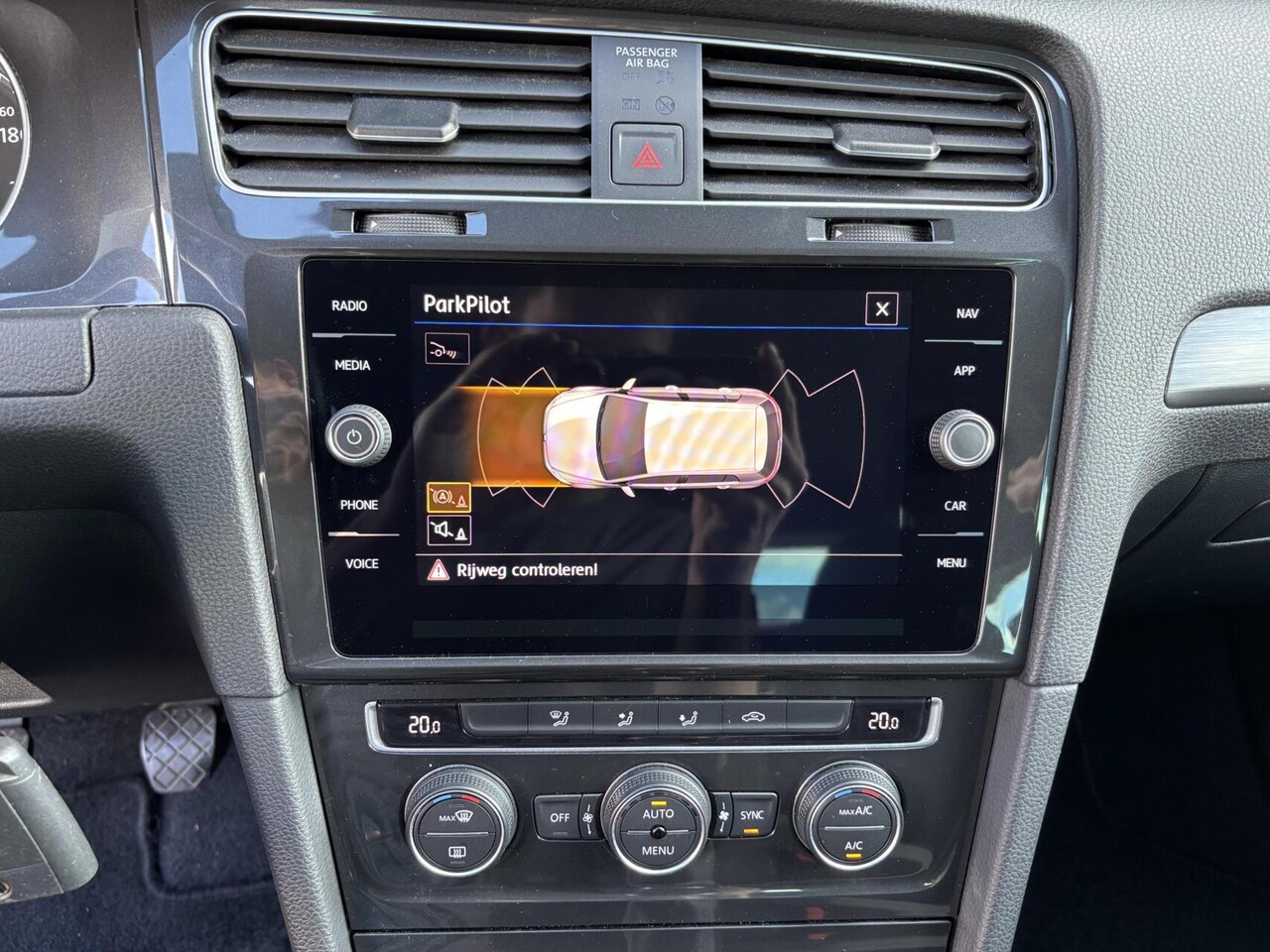 Volkswagen Golf - 1.5 TSI Comfortline Airco/ Adaptieve Cruise Control/ Achteruitrijcamera