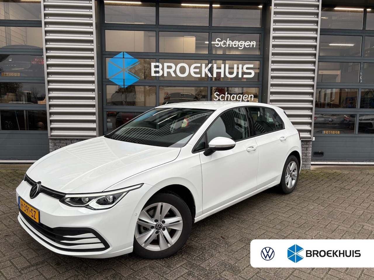 Volkswagen Golf - 1.5 TSI 130 pk Life Business | Achteruitrijcamera | Geheugen stoel | Apple carplay | - AutoWereld.nl