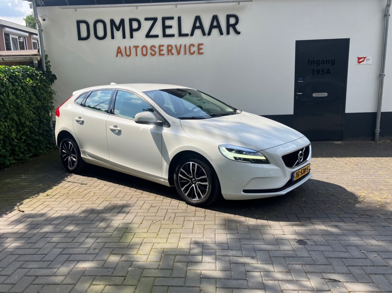 Volvo V40 - 1.5 T2 Edition+ Km stand: 121311 NAP Logisch - AutoWereld.nl