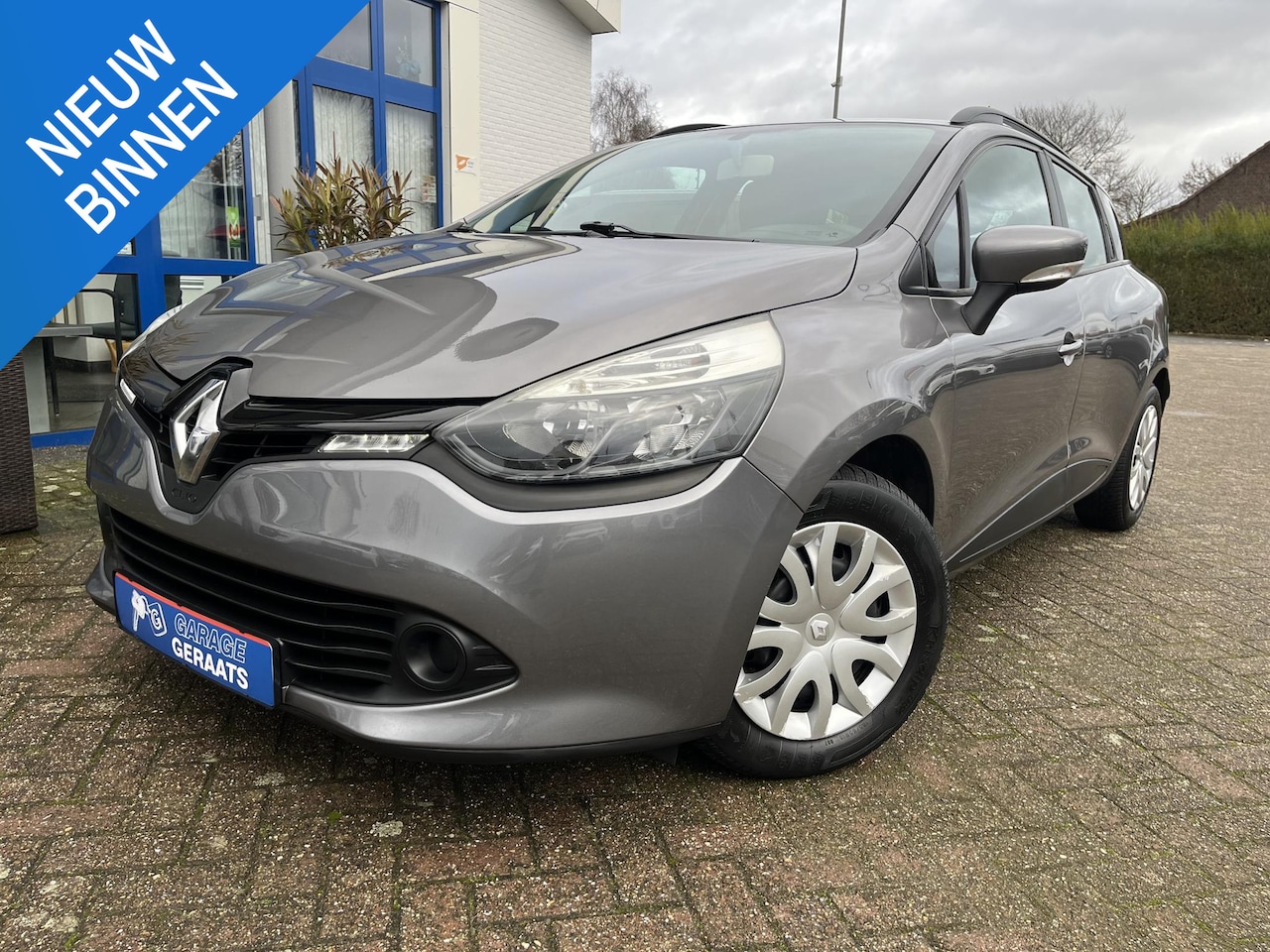 Renault Clio Estate - 1.2-16V Collection Navigatie, Cruise controle, Trekhaak, Weinig km's - AutoWereld.nl