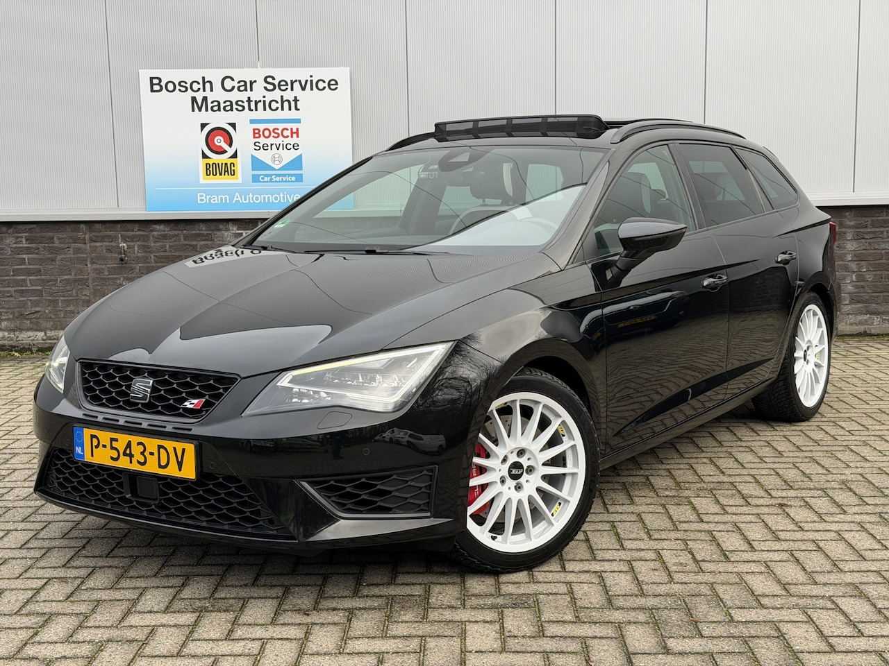 SEAT Leon ST - 2.0 TSI Cupra 290 | Pano | Leer | Carplay | Camera | 19" | Interesse, Proefrit? Bel of app - AutoWereld.nl