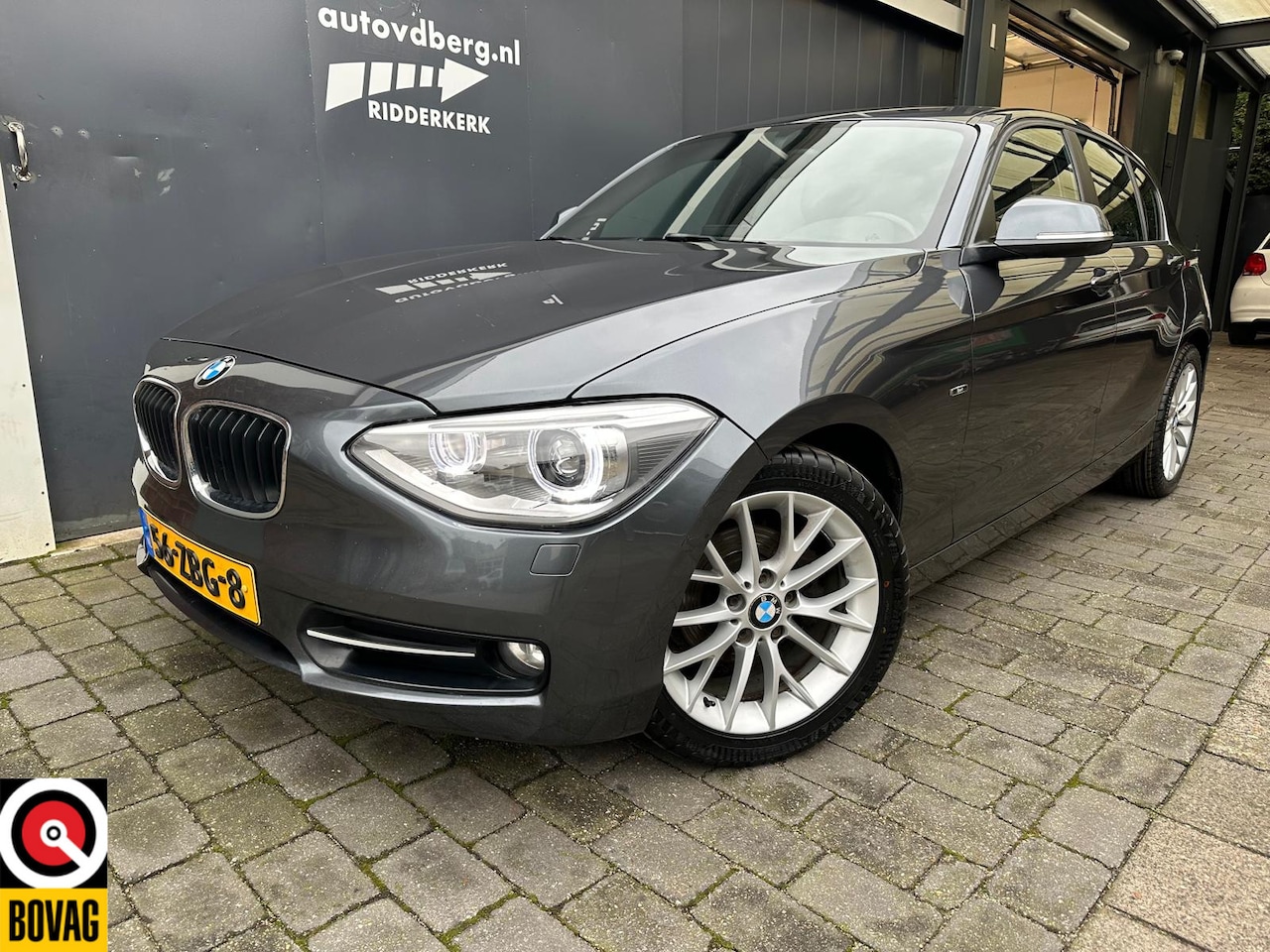BMW 1-serie - 114i Business+ Sportline Xenon | PDC | Sportstoelen | Leder | Navi | Trekhaak | - AutoWereld.nl