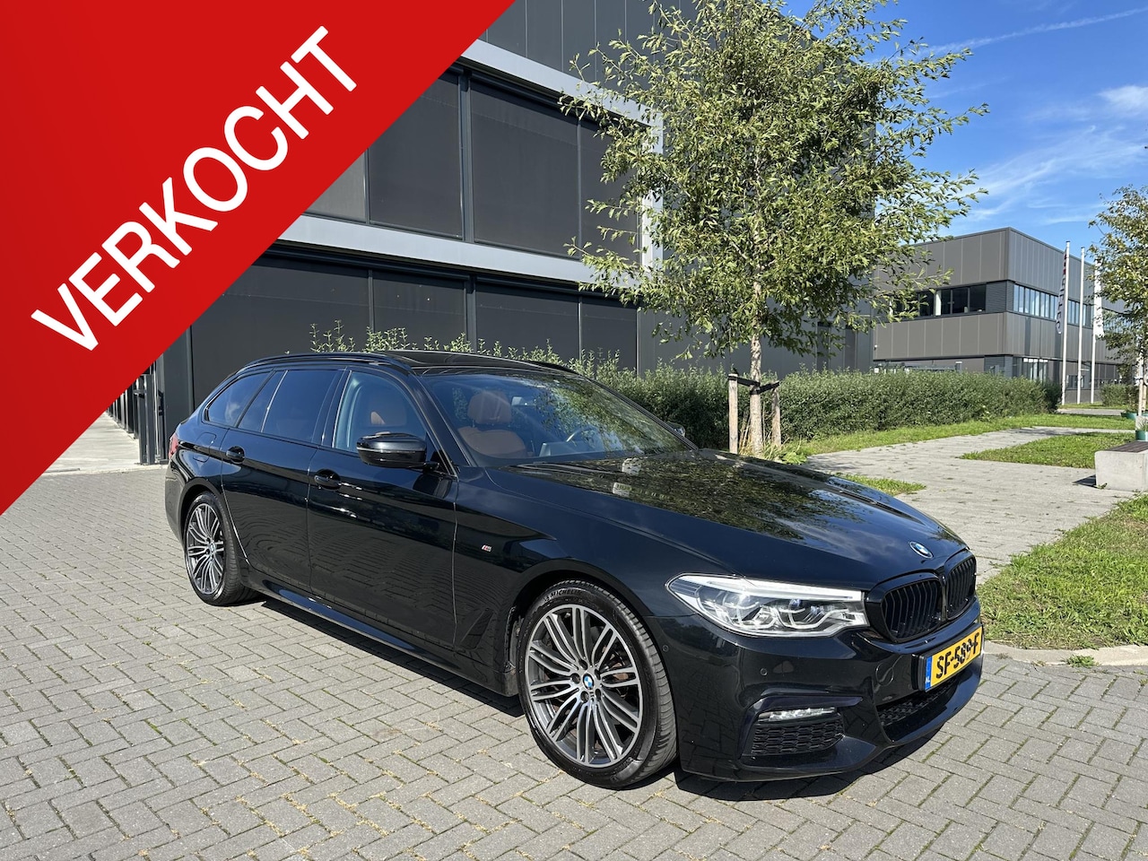 BMW 5-serie Touring - 520i High Exec M Sport Pano Leder LED - AutoWereld.nl
