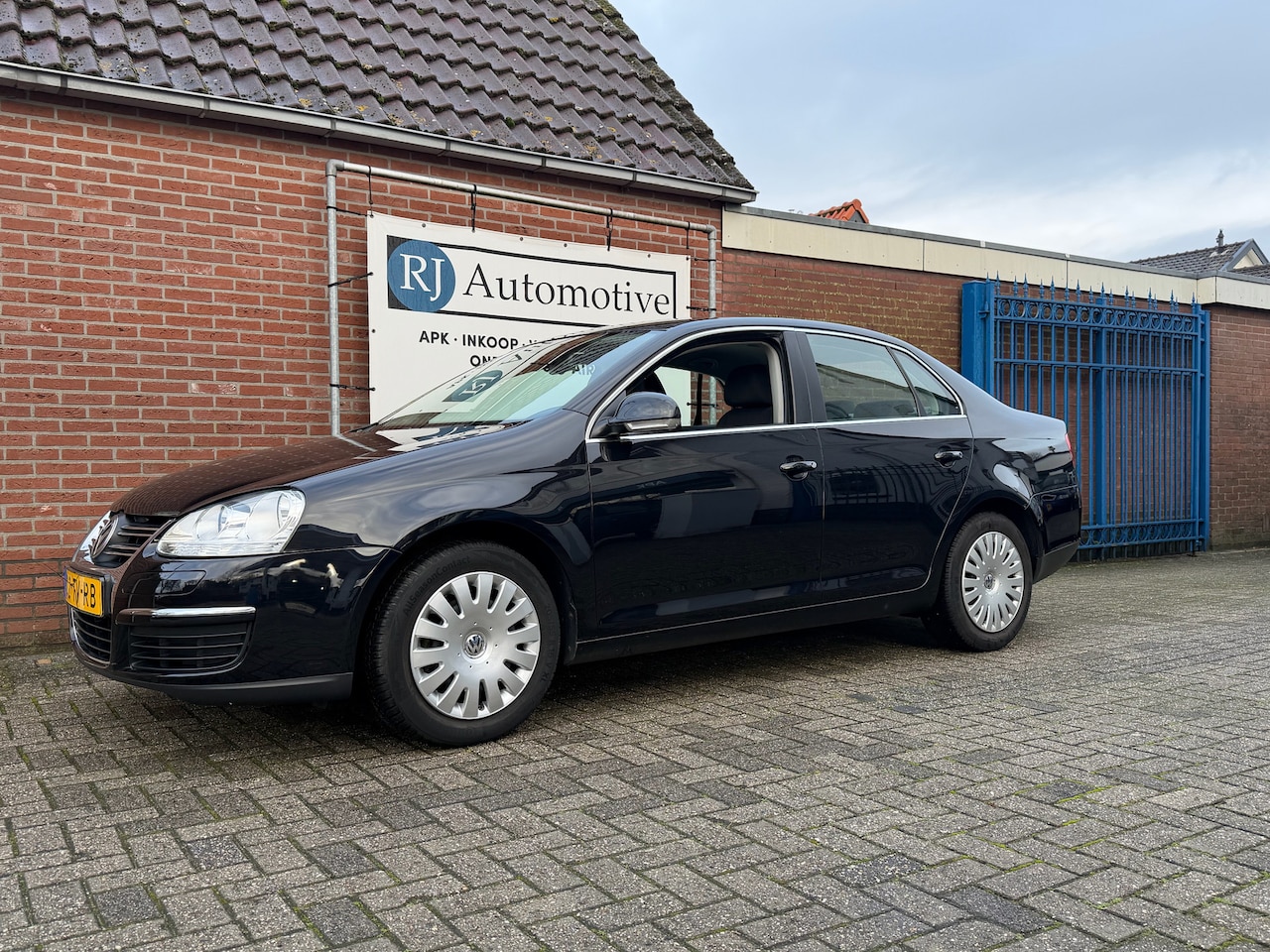 Volkswagen Jetta - 1.6 FSI Comfortline APK/NAP/CLIMA - AutoWereld.nl