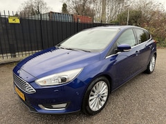 Ford Focus - 1.0 Titanium Edition Clima/Cruise/Navi/Camera