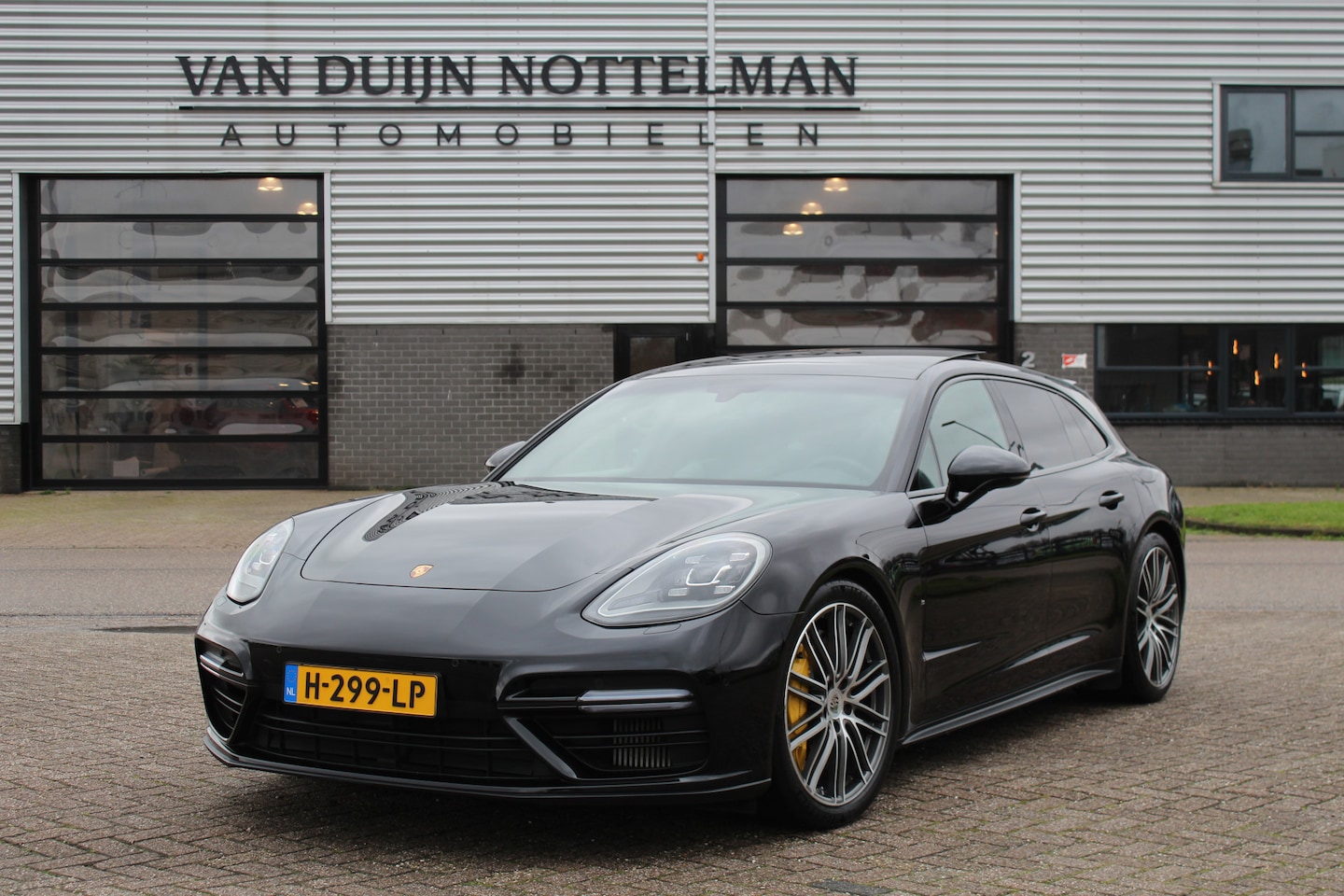 Porsche Panamera Sport Turismo - 4.0 Turbo S E-Hybrid 680 PK / Chrono / Panoramadak - AutoWereld.nl