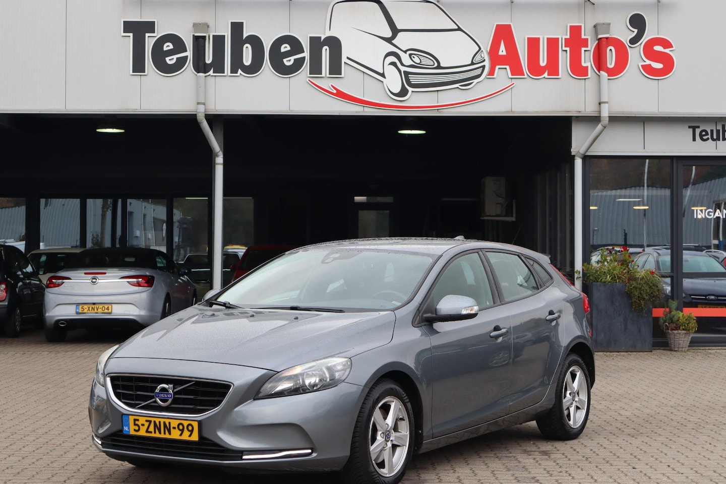 Volvo V40 - 1.6 T2 Kinetic Navigatie, Cruise control, Climate control, Elektrische ramen - AutoWereld.nl