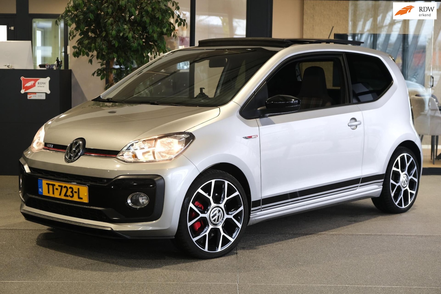 Volkswagen Up! - 1.0 TSI GTI 116 PK Pano Pdc Climate Cruise Stoelverwarming - AutoWereld.nl