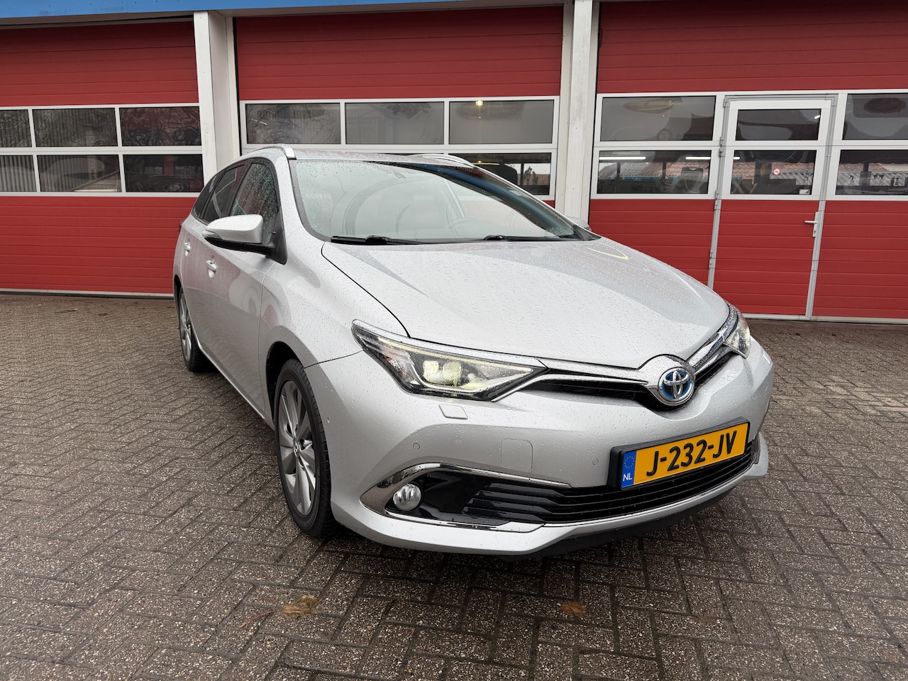 Toyota Auris Touring Sports - 1.8 Hybrid 100 PK | Executive | Navigatie | Stoelverwarming | Start- en stopknop | - AutoWereld.nl