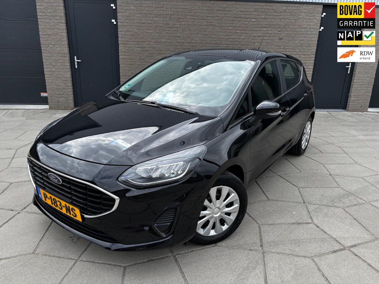 Ford Fiesta - 1.0 EcoBoost Connected| zeer weinig km s | als NIEUW|Zwart metallic |stoelen hoogte verste - AutoWereld.nl