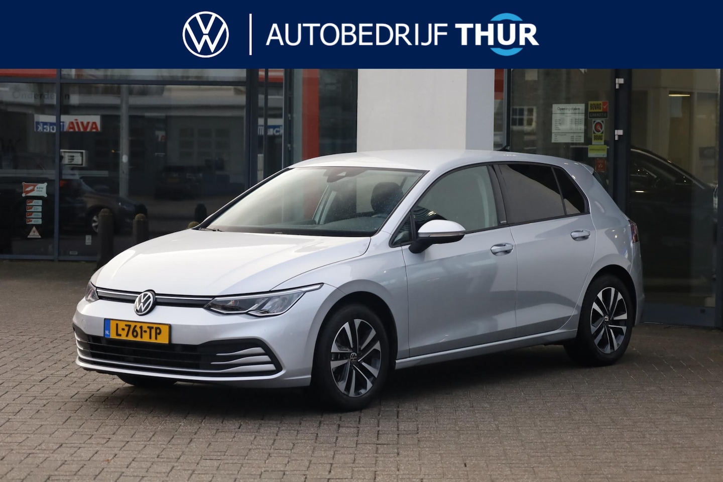 Volkswagen Golf - 1.0 eTSI Life 81KW/110PK DSG, afneembare trekhaak, Vier seizoenenbanden, privacy glas, nav - AutoWereld.nl