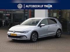 Volkswagen Golf - 1.0 eTSI Life 81KW/110PK DSG, afneembare trekhaak, Vier seizoenenbanden, privacy glas, nav