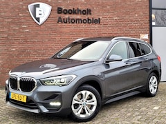 BMW X1 - XDrive25e Pano, Camera, HUD, Leer, High Executive