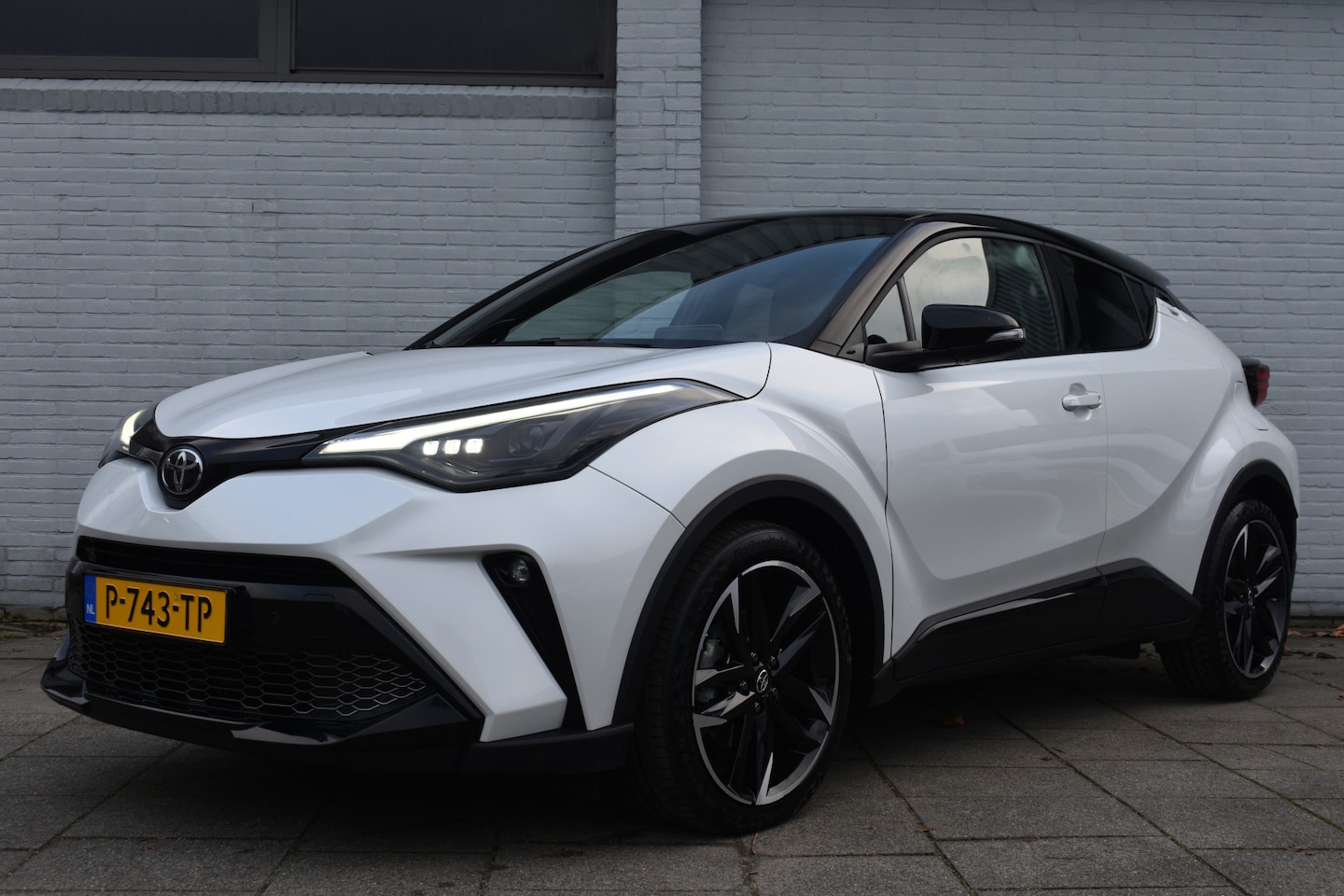 Toyota C-HR - 2.0 Hybrid GR-Sport Automaat 184pk | PDC | BSM | Stuur&Stoel verwarming | Apple Carplay/An - AutoWereld.nl