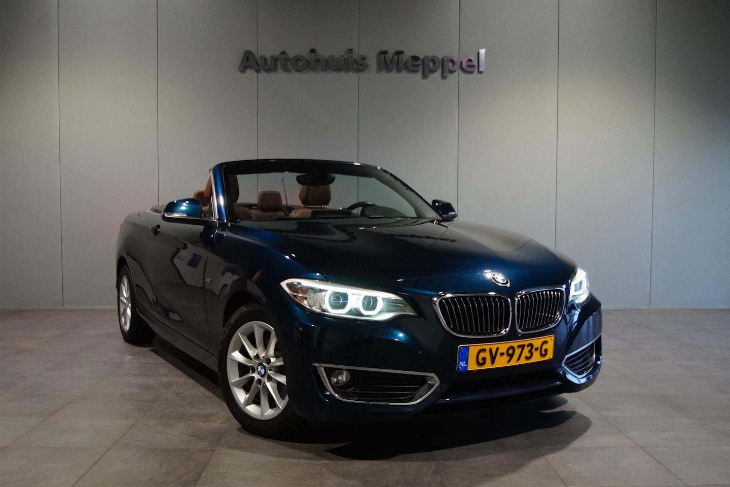 BMW 2-serie Cabrio - 220i Luxury Line | PDC | Xenon | Navigatie | Midnight Blue metallic | - AutoWereld.nl