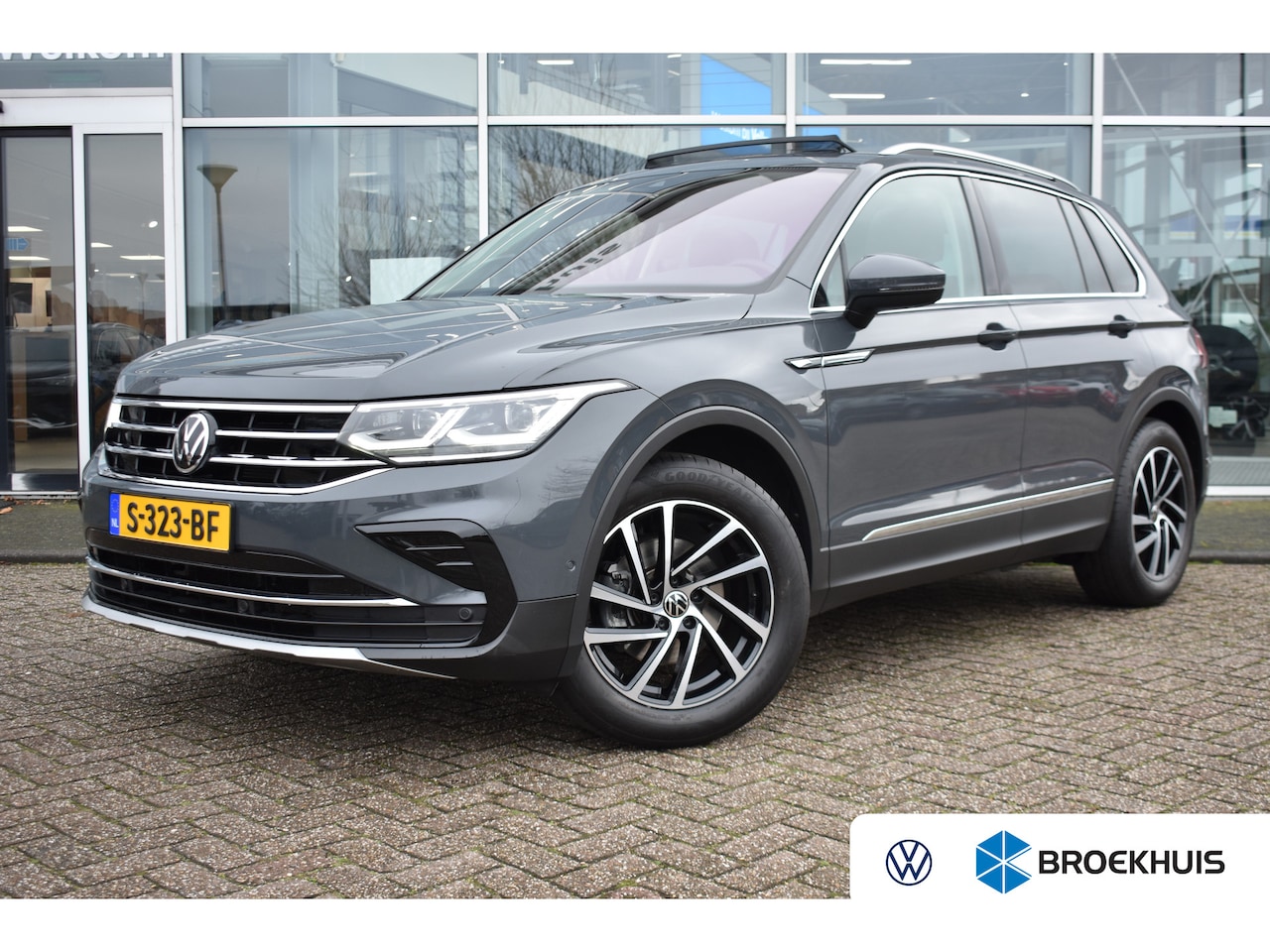 Volkswagen Tiguan - 1.5 TSI 150PK Elegance | PANORAMA DAK | STOELVERW. | NAVIGATIE | KEYLESS ENTREE | ADAPT. C - AutoWereld.nl
