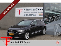 Volkswagen T-Roc - 1.5 TSI Sport Parkeersensoren v+a/Dode hoek sensor in de spiegels/Elektrische achterklep/V