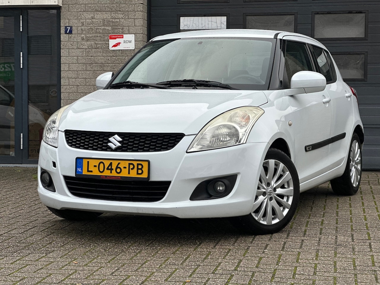 Suzuki Swift - 1.2 Exclusive EASSS / Clima / Parelmoer Wit / Stoelverwarming / Cruise Control / Keyless E - AutoWereld.nl