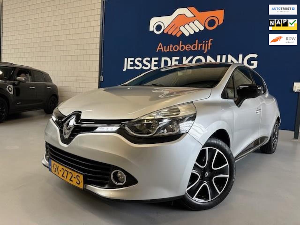 Renault Clio - 0.9 TCe Dynamique / bj.2015 / kleur: grijs/ 5 deurs / NAP met 156638 km.en APK 12/2026/ Sc - AutoWereld.nl