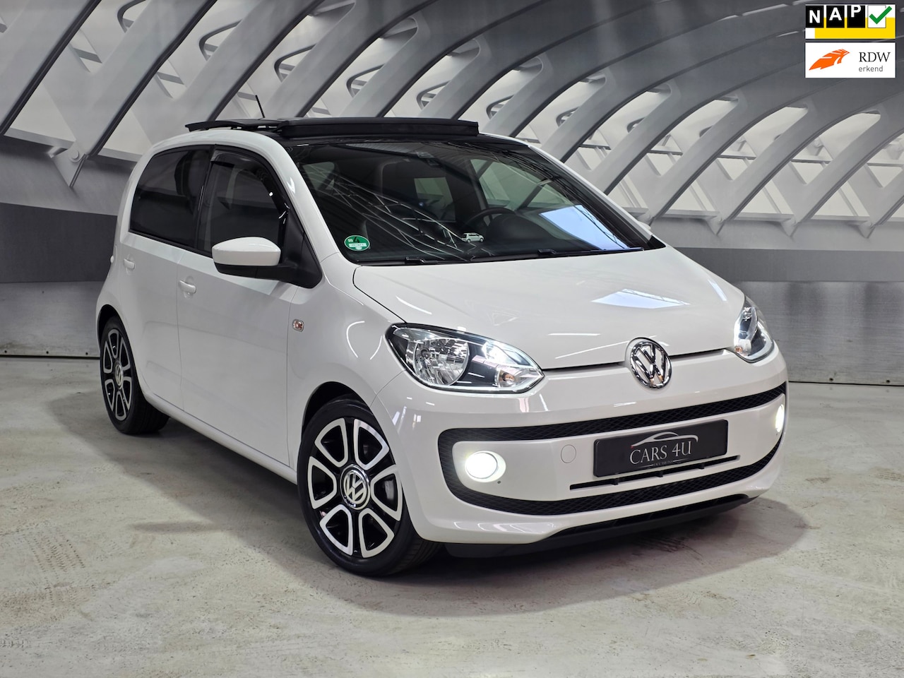 Volkswagen Up! - 1.0 high up! pano cruise zwarte hemel fender audio - AutoWereld.nl