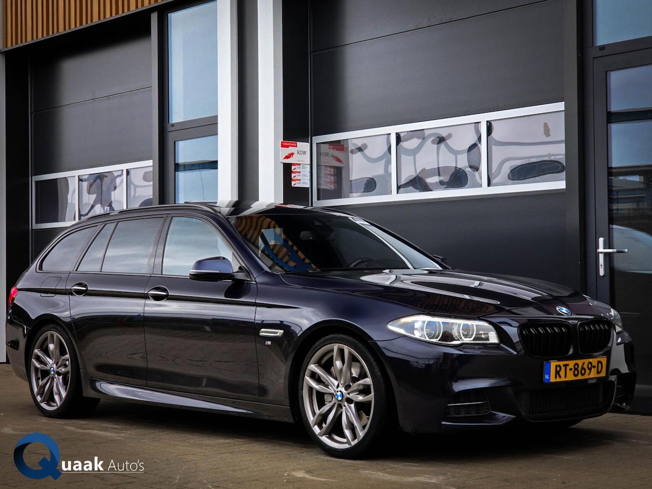 BMW 5-serie Touring - 525d M-Sport | PANO | SOFTCLOSE | COMFORTZETELS | HUD | VIRTUAL - AutoWereld.nl